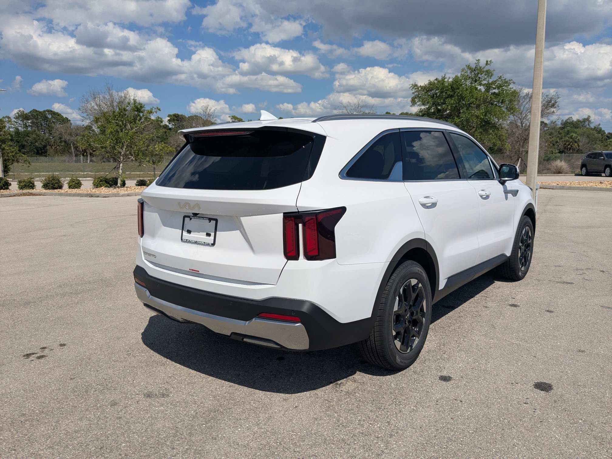 New 2026 Glacial White Kia S image 5