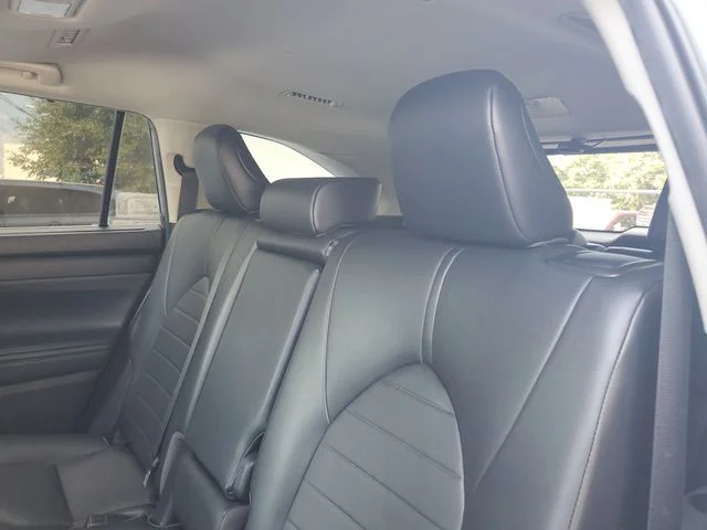 Used 2020  Toyota XLE image 33