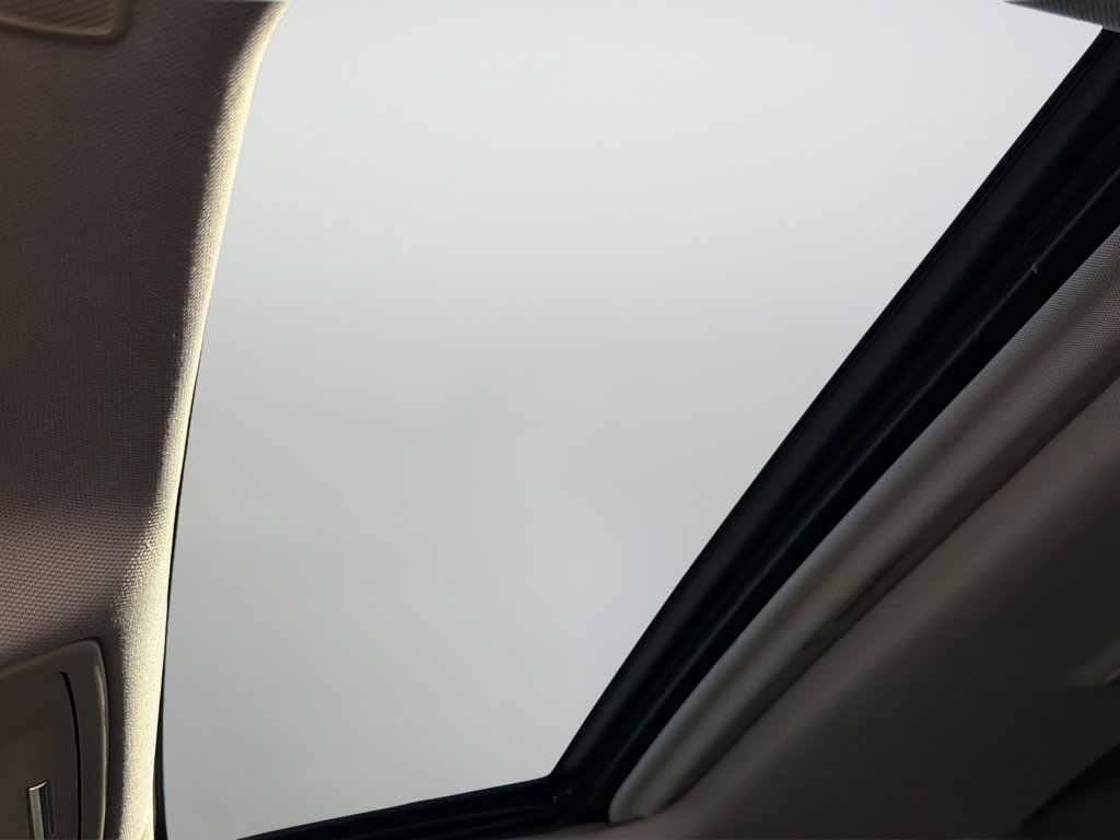 Used 2017 White GMC Denali image 43