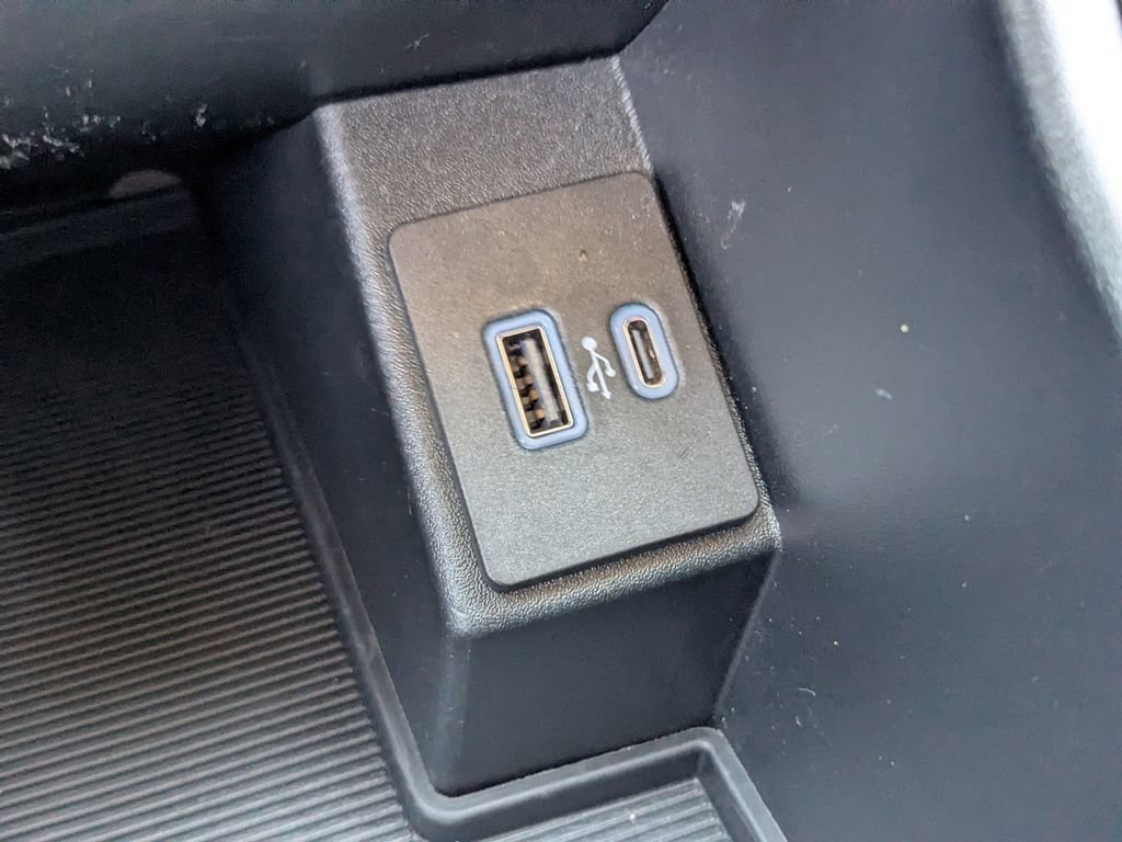 Used 2023 White Ford SE image 21