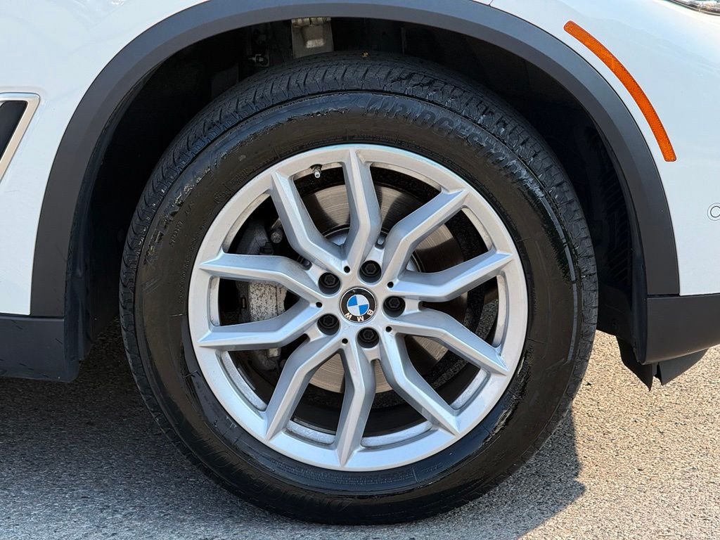 Used 2020 White BMW xDrive40i image 12