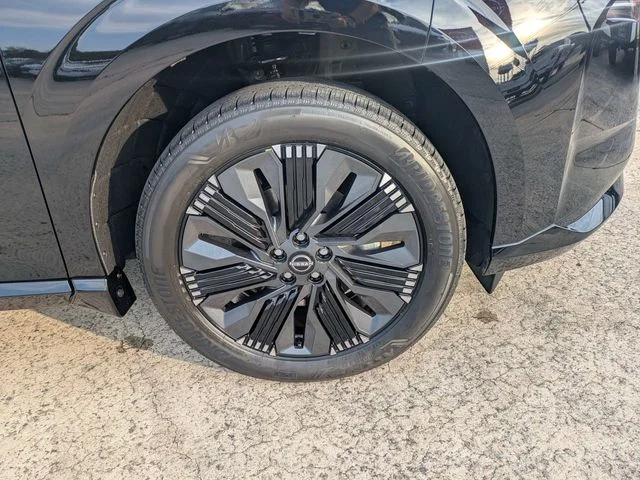 New 2027 Super Black Nissan Platinum image 11