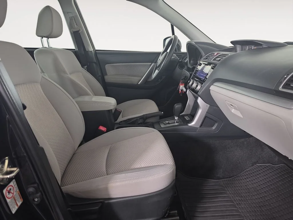 Used 2018 Dark Gray Metallic Subaru 2.5i Premium image 10