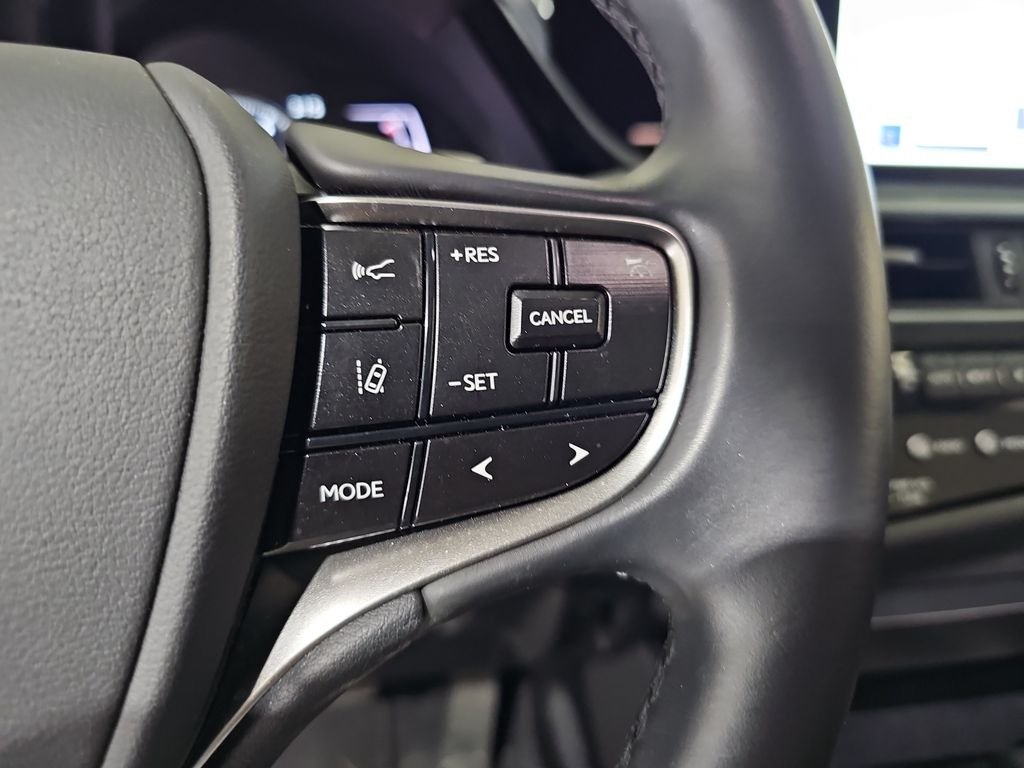 Used 2025 White Lexus 350 image 17