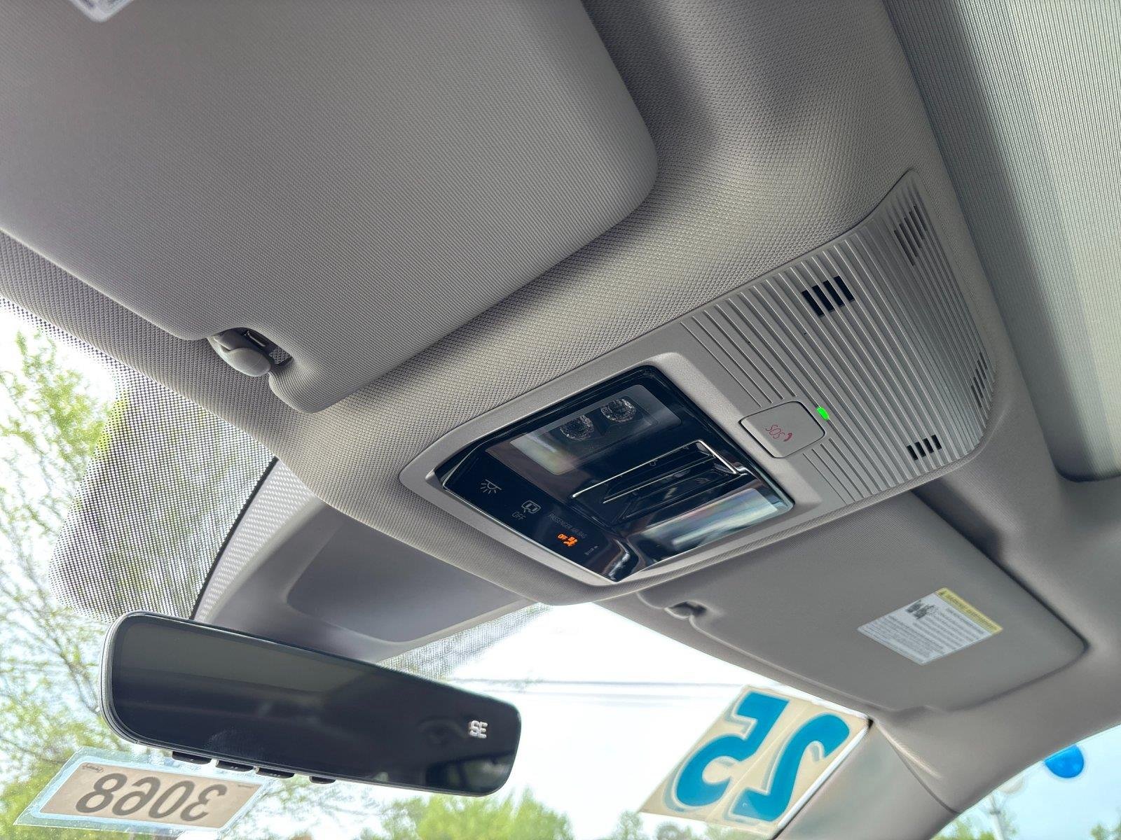 2025 Volkswagen Atlas SE w/Tech - Photo 29