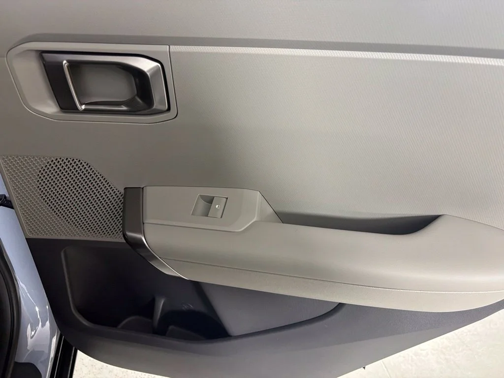 New 2027 Pale Gray Kia X-Line S image 15