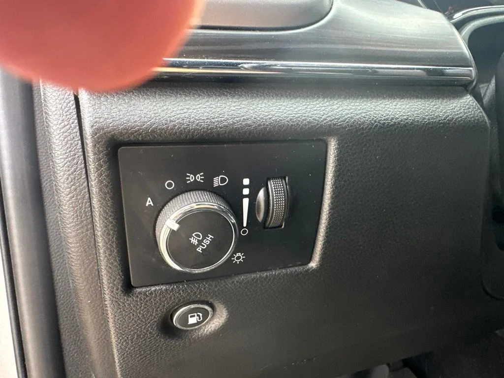 Used 2021 Silver Jeep Limited image 9