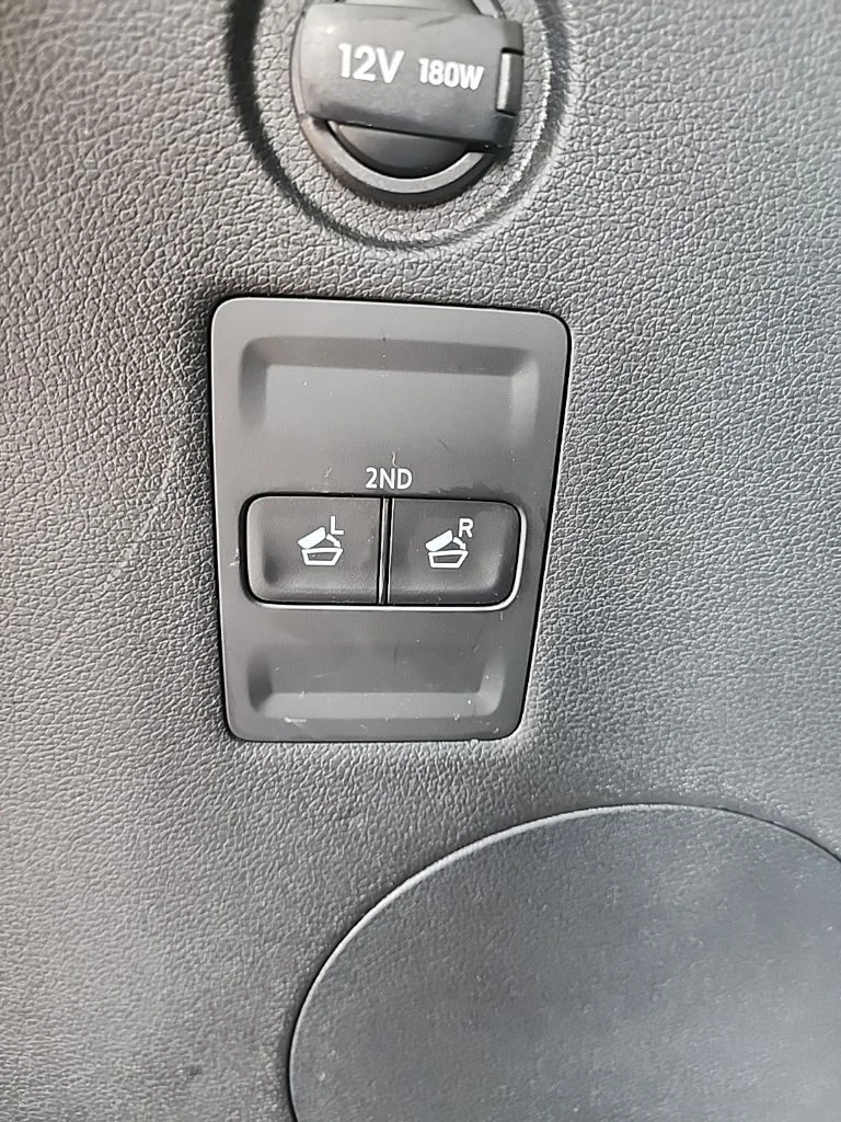 Used 2023 Black Hyundai SEL image 13