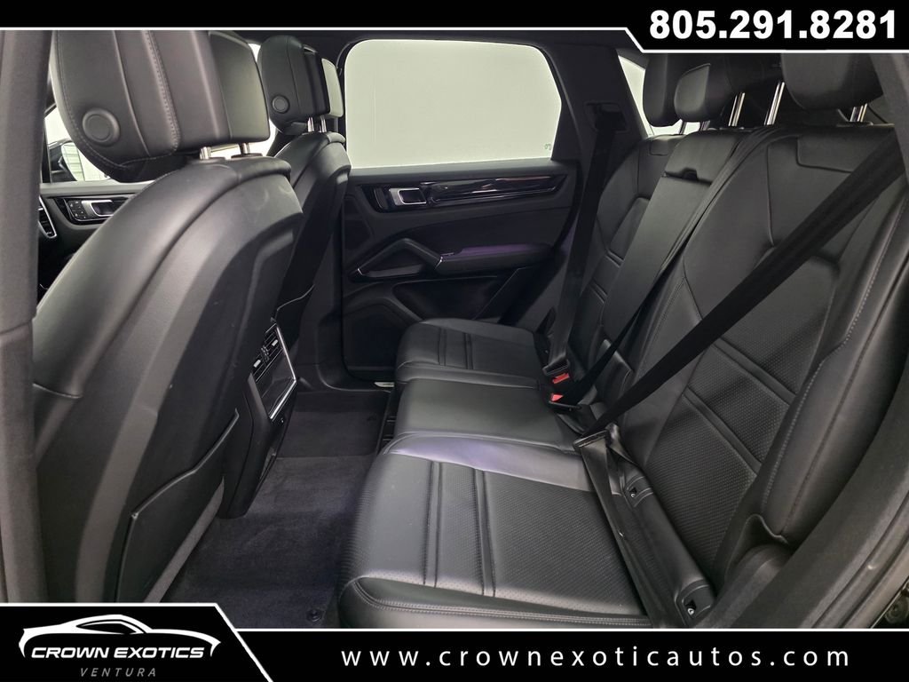 Used 2022  Porsche Base image 20