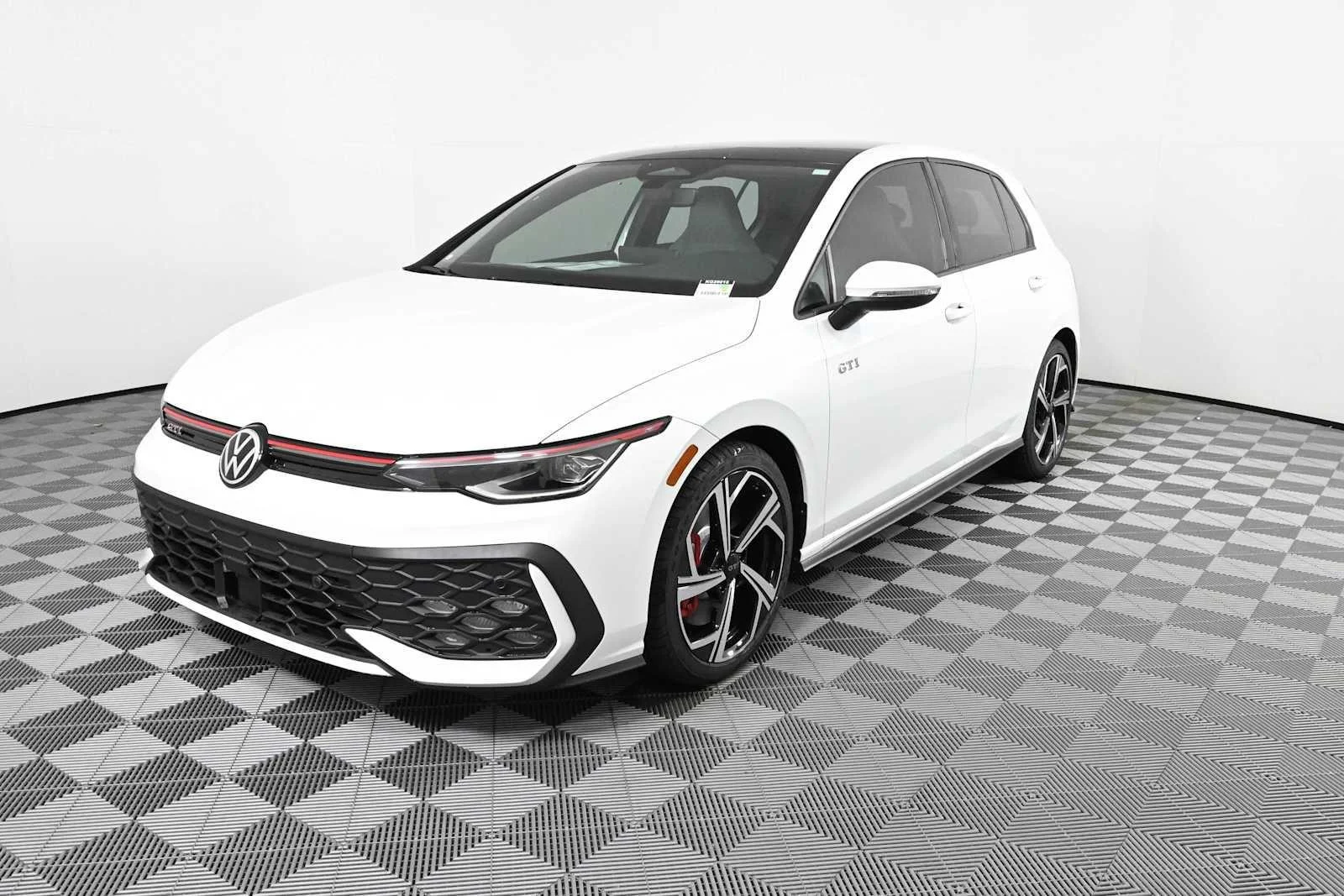 New 2026 Opal White Pearl Volkswagen SE image 2