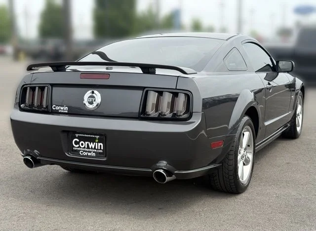 Used 2007 Tungsten Gray Clearcoat Metallic Ford GT Premium image 12