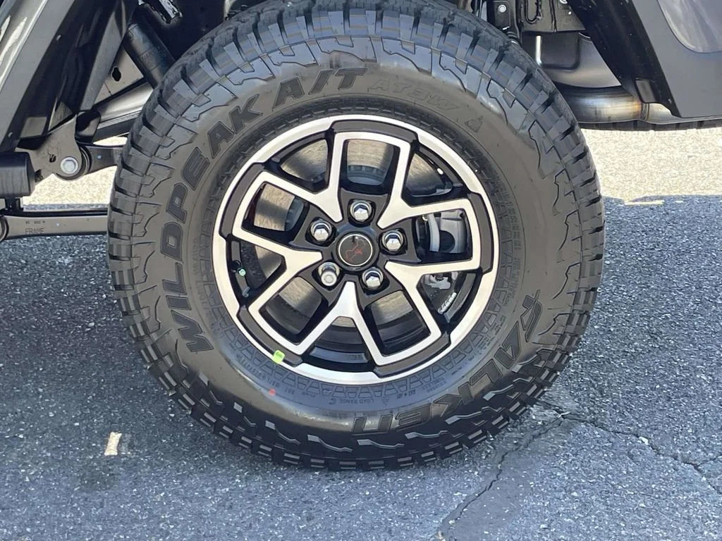 New 2026 Granite Crystal Metallic Clearcoat Jeep Rubicon X image 12