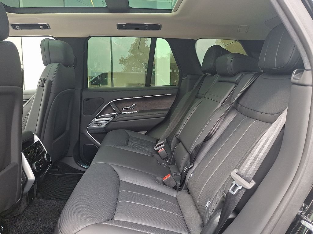 New 2026 Santorini Black LAND ROVER SE image 6