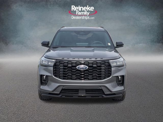 New 2026 Carbonized Gray Metallic Ford ST-Line image 2