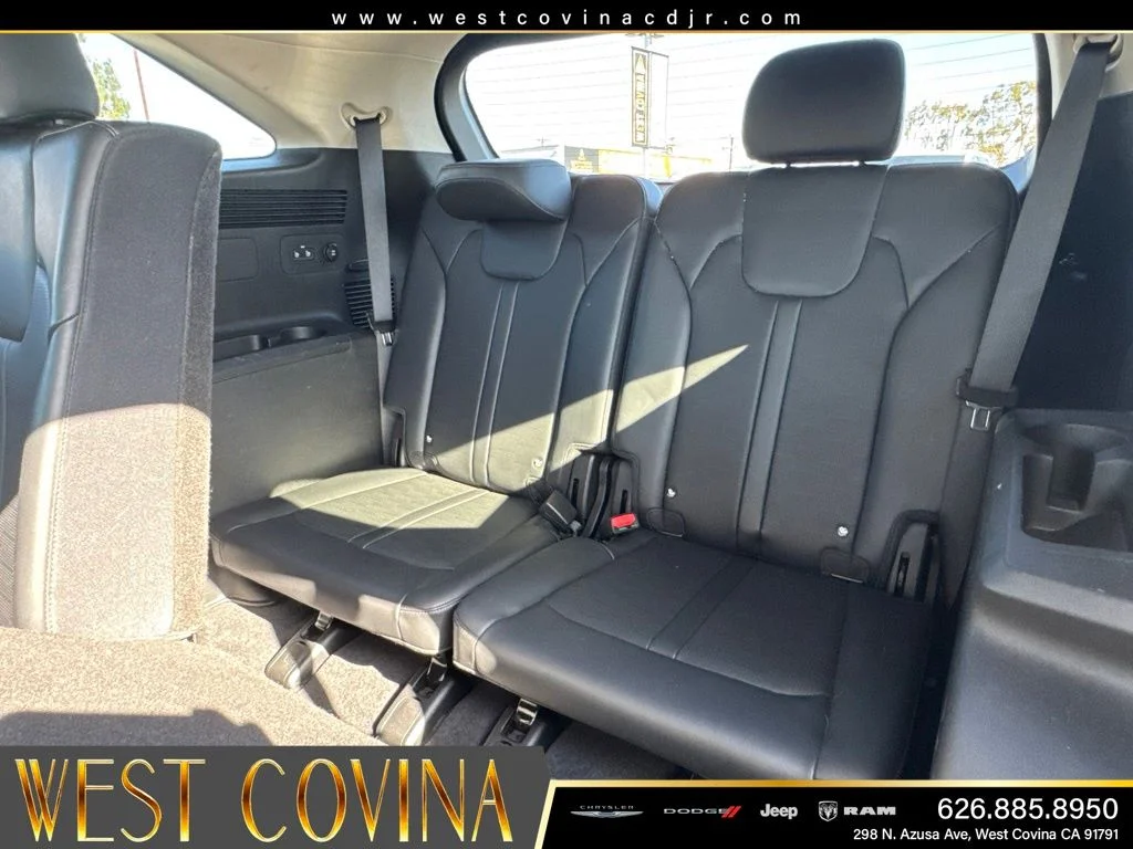 Used 2024 White Kia S image 35