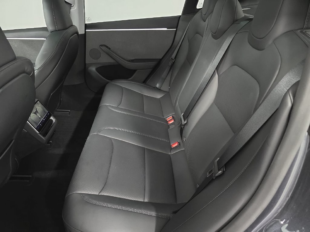 Used 2025  Tesla  image 24