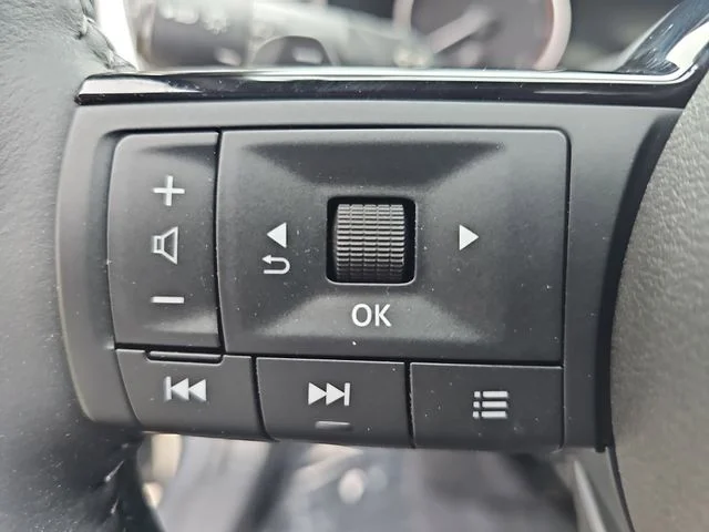 Used 2023 Gray Nissan SV image 17