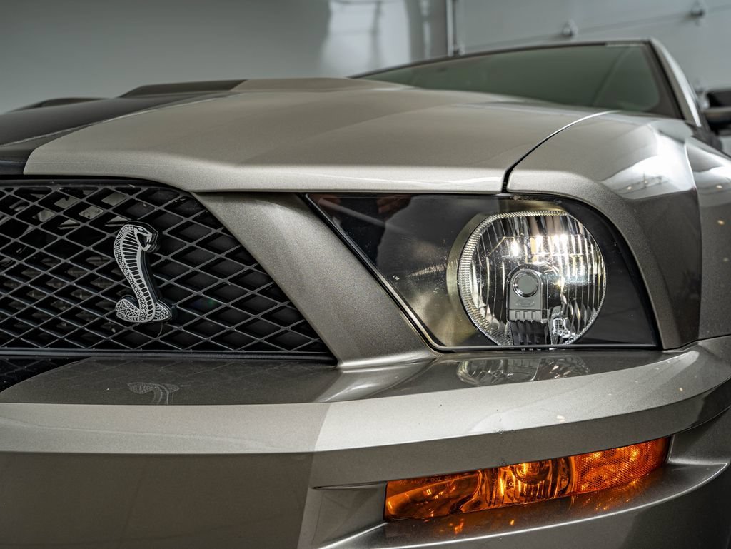 Used 2009 Vapor Silver Clearcoat Metallic Ford Shelby GT500 image 13
