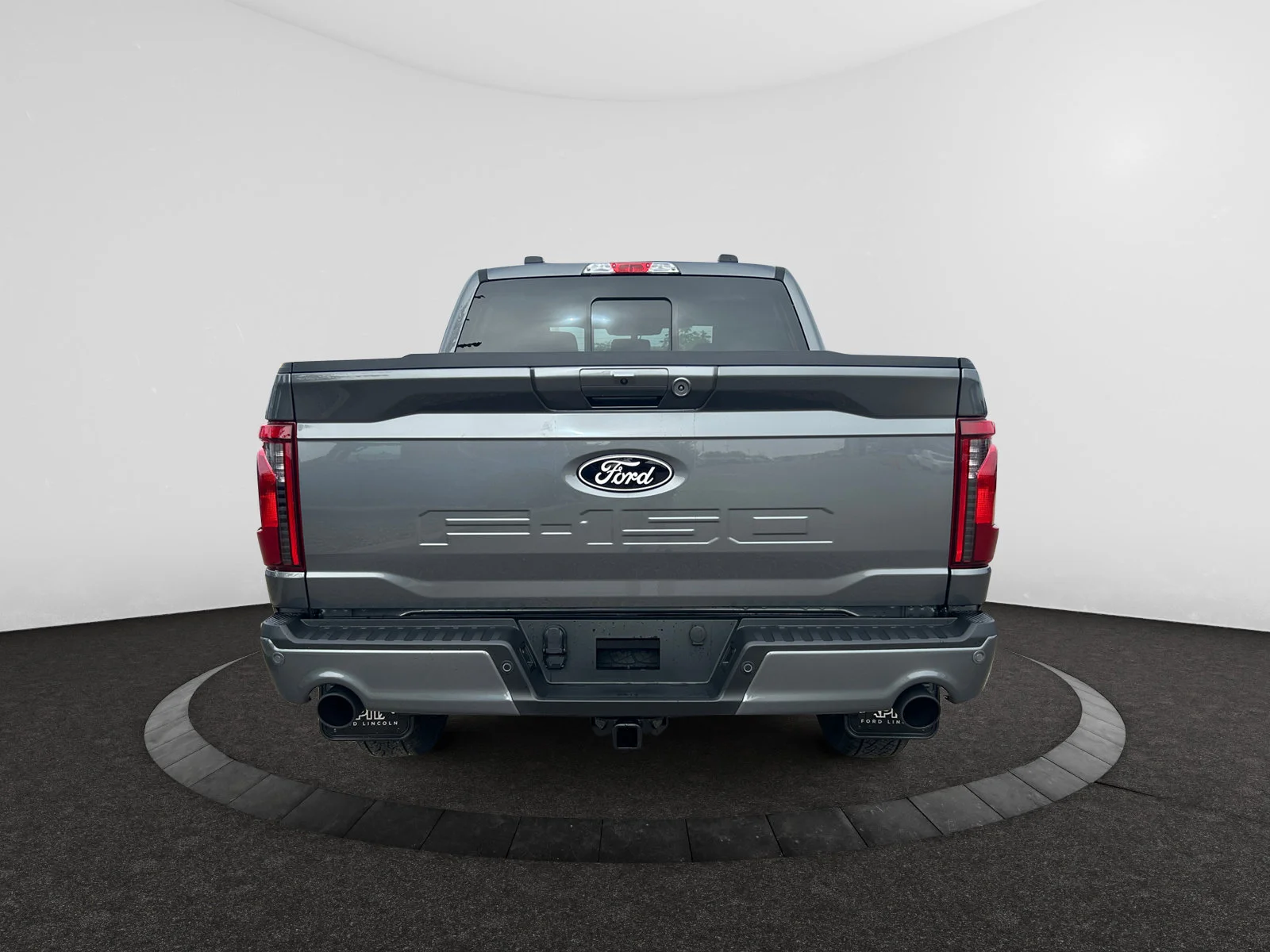 New 2026 Carbonized Grey Metallic Ford XLT image 4