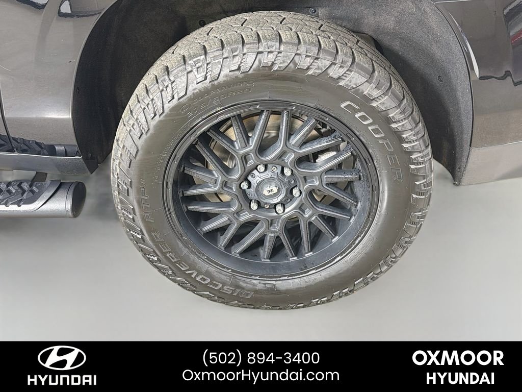Used 2023 Black Chevrolet Z71 image 33
