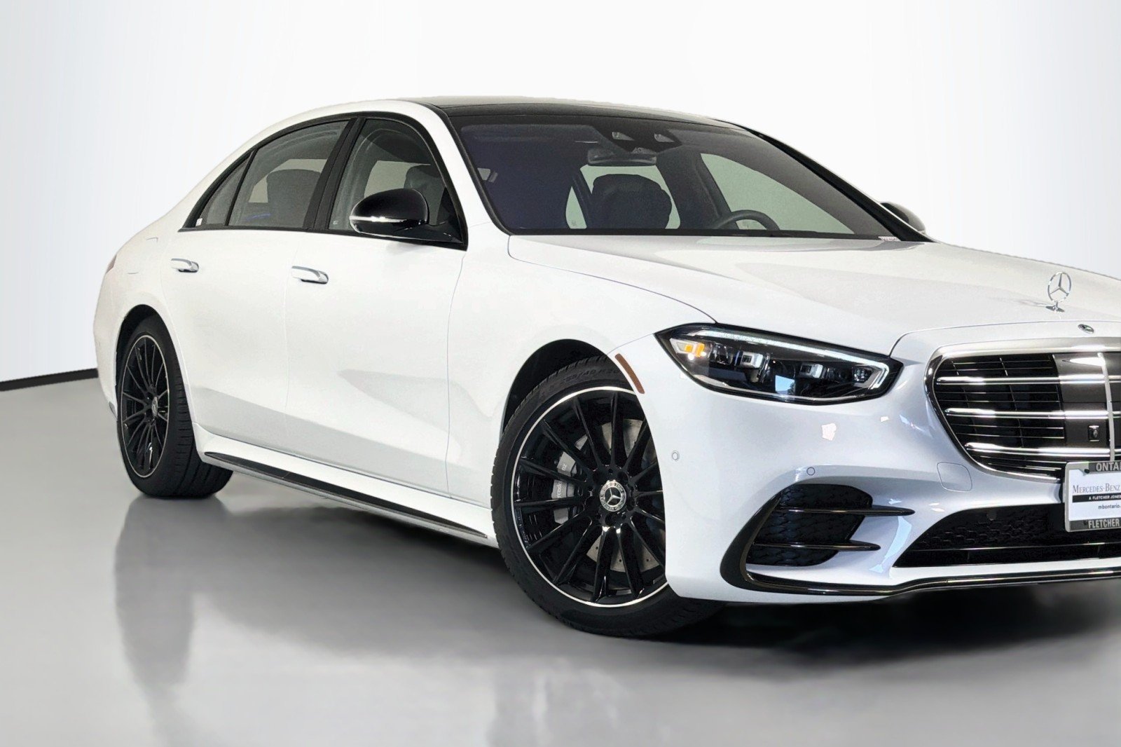 Certified Used 2026 MANUFAKTUR Moonlight White Metallic Mercedes-Benz S 580e image 15