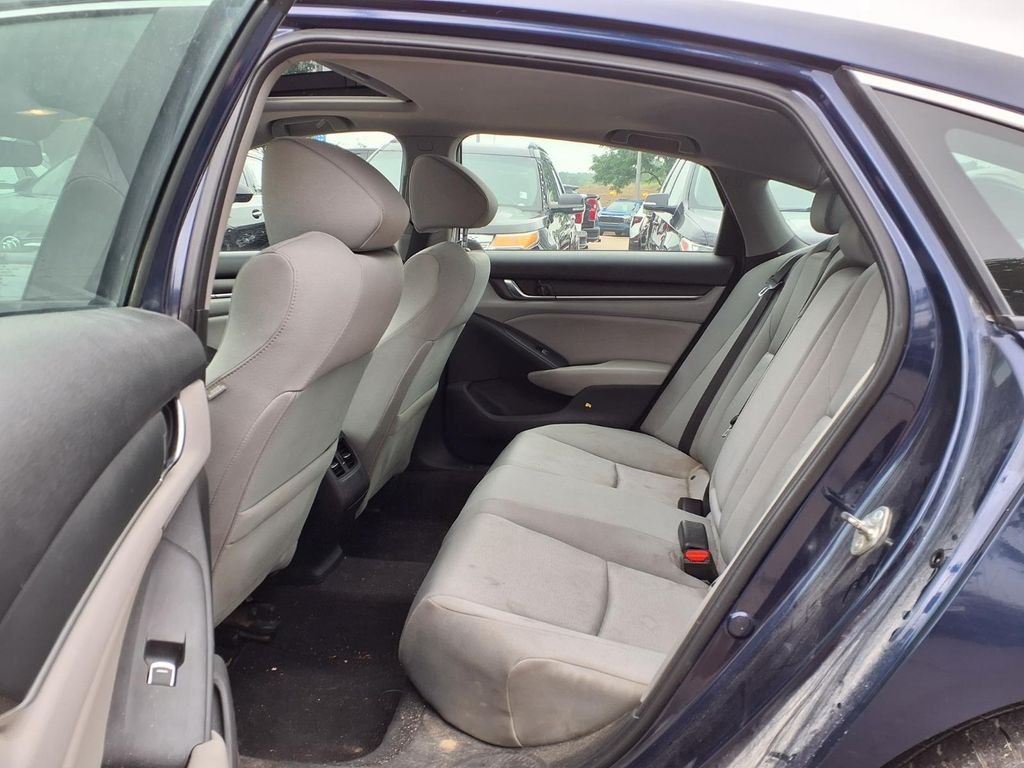 Used 2018  Honda EX image 8