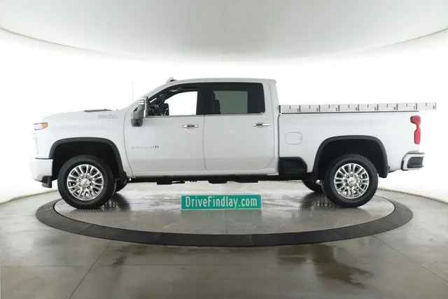 Used 2022 White Chevrolet High Country image 9