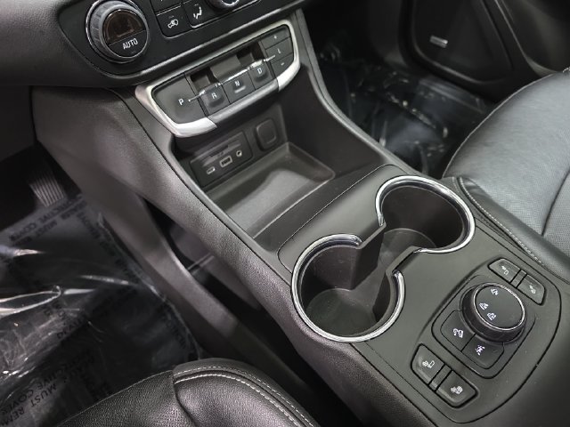 Used 2022 Black GMC SLT image 25