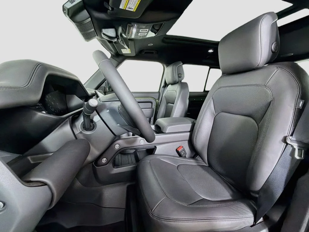 New 2026 Woolstone Green Land Rover X-Dynamic SE image 22