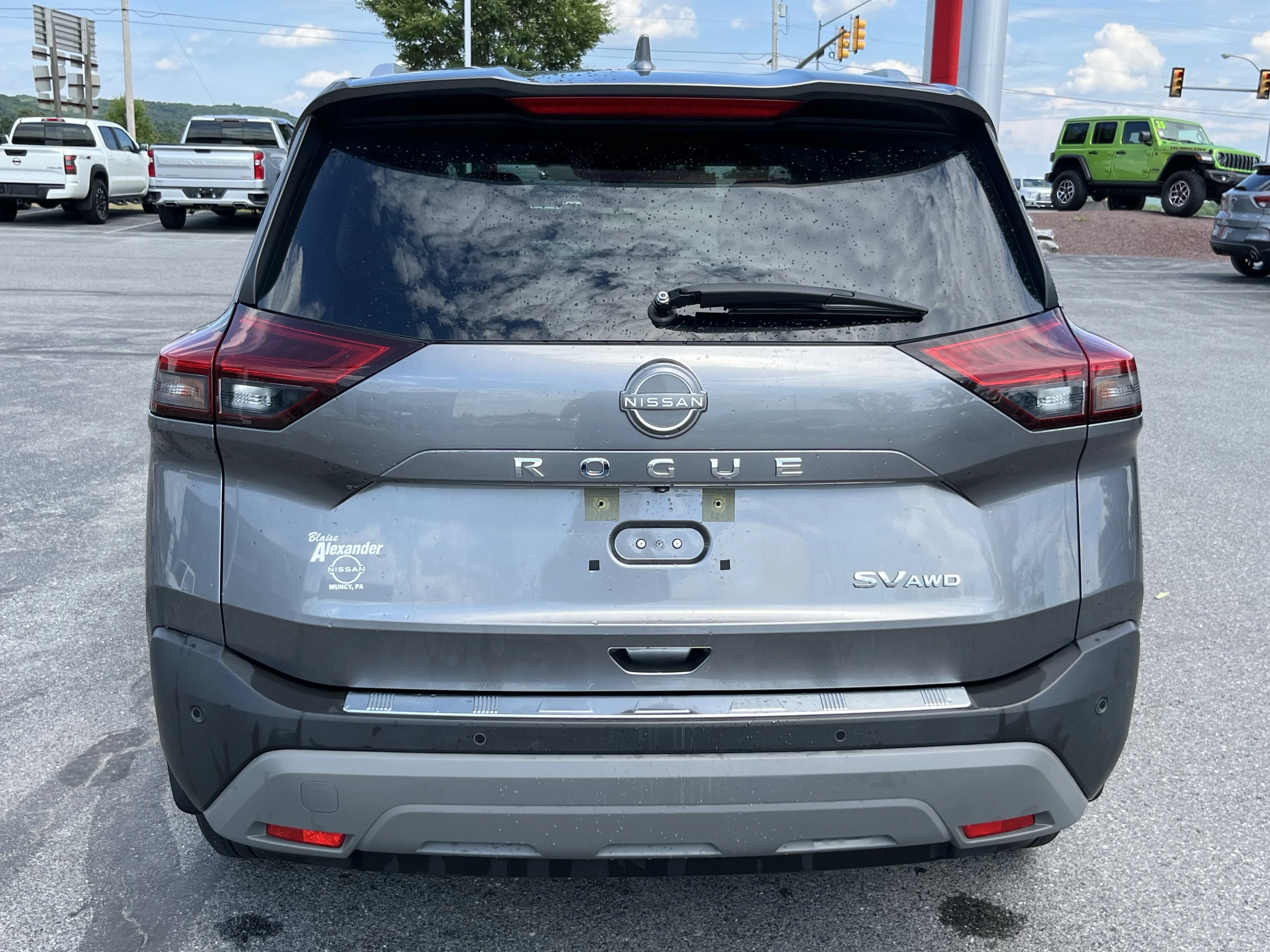 Used 2023 Gun Metallic Nissan SV image 6
