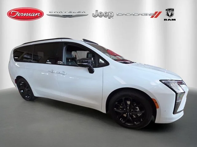 2027 Chrysler Pacifica Limited's photo