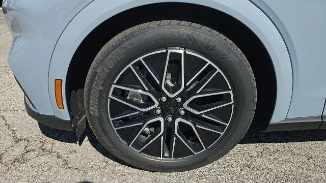 New 2026 Glacier Gray Metallic Tri-coat Ford Premium AWD image 20