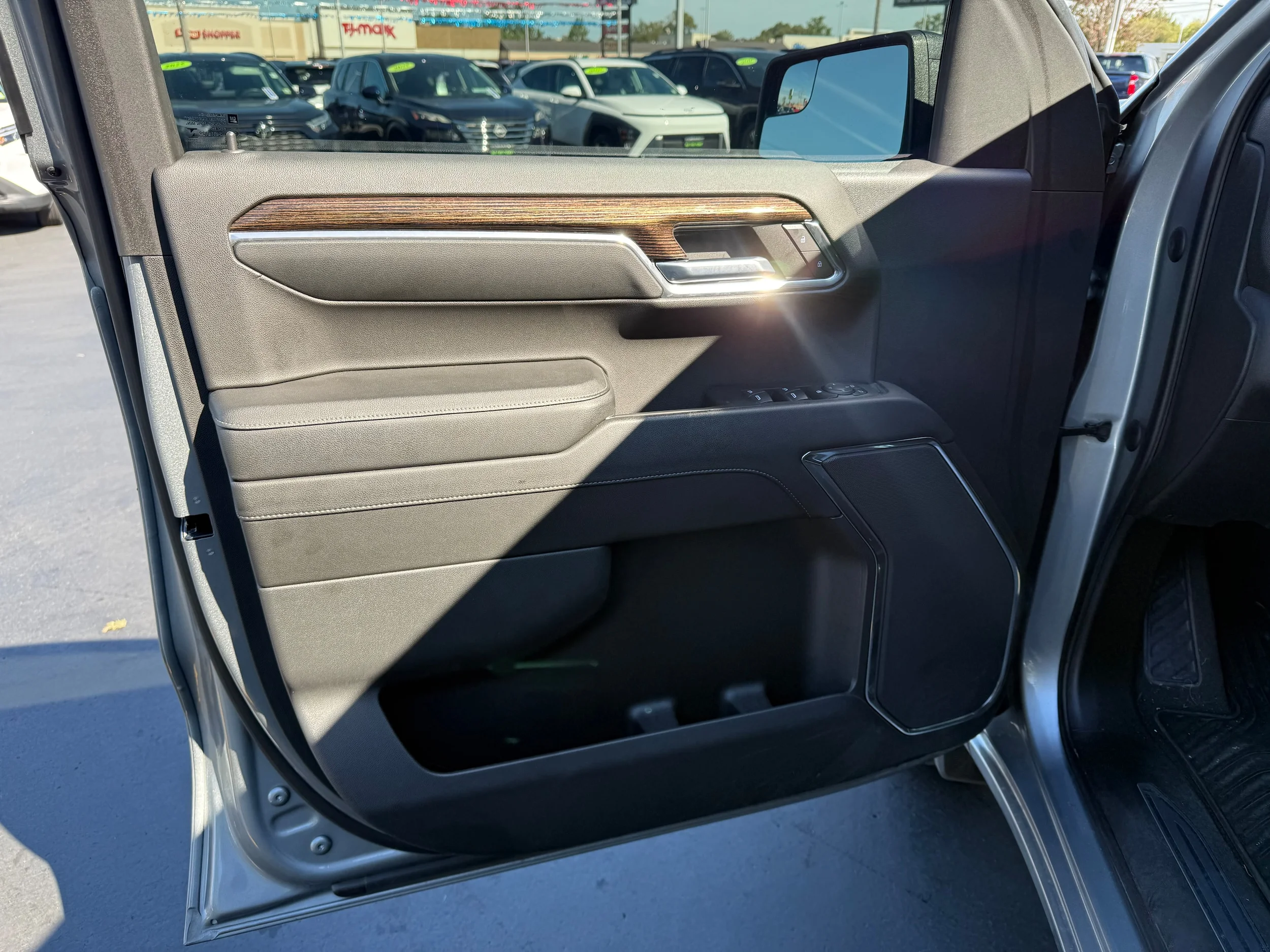 Used 2023 Sterling Metallic GMC Elevation image 13
