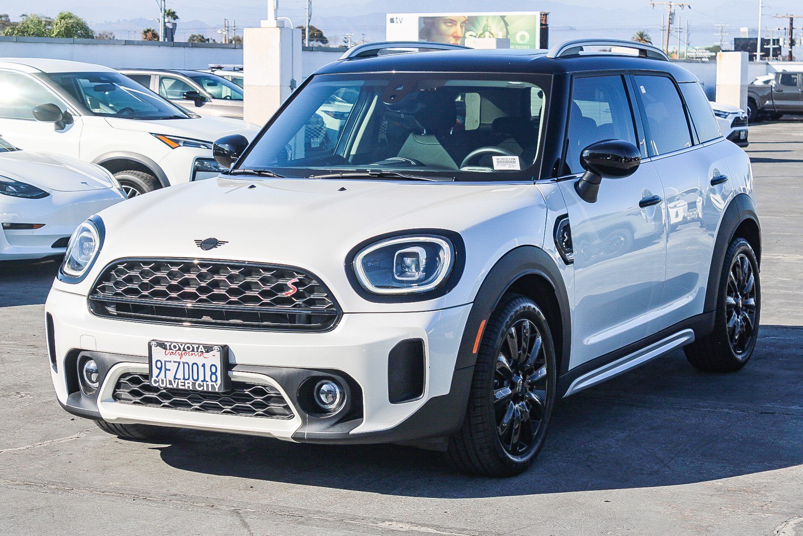 Used 2023 Nanuq White Metallic MINI  image 3