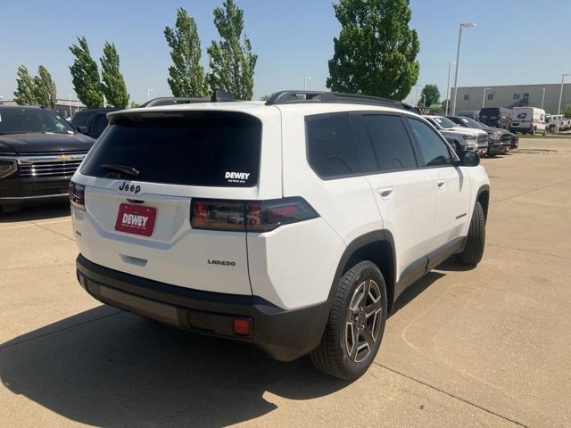 New 2026 Bright White Clear-Coat Exterior Paint Jeep Laredo image 5