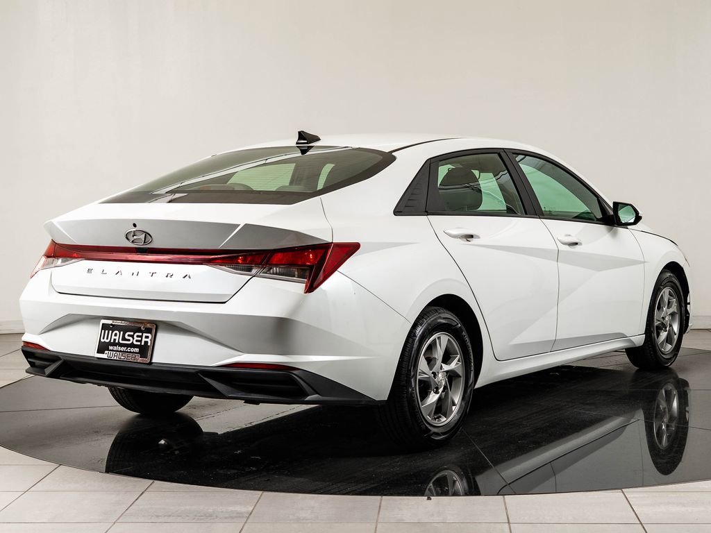 Used 2021 Quartz White Hyundai SE image 10