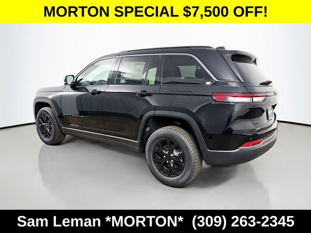 New 2026 Diamond Black Crystal Pearl-Coat Exterior Paint Jeep Altitude image 5