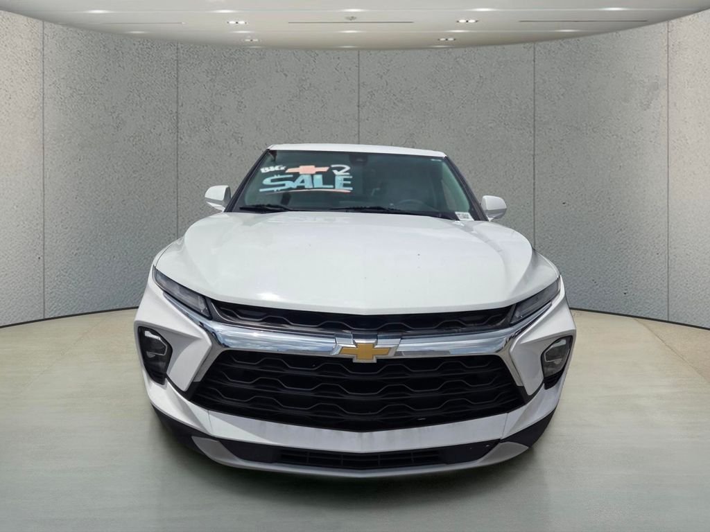 Used 2023 White Chevrolet LT image 2