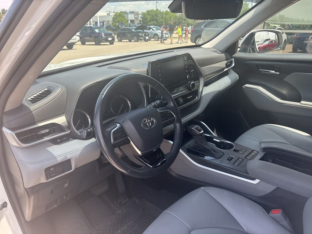 Used 2021 Blizzard Pearl Toyota XLE image 14