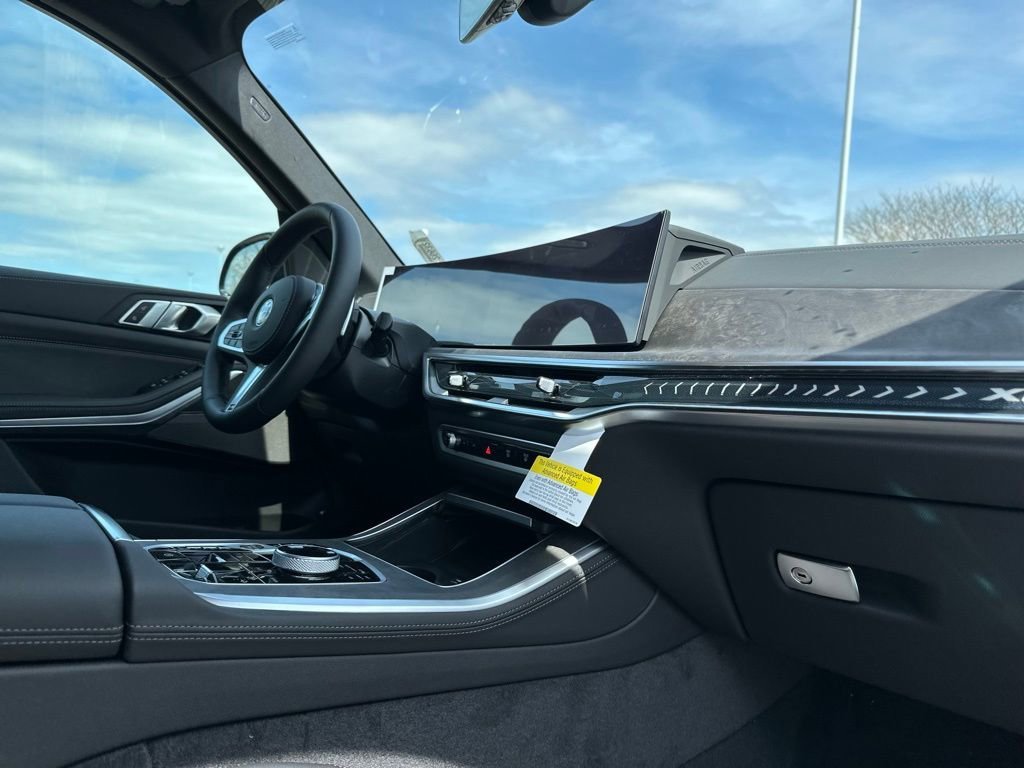 New 2026 Carbon Black Metallic BMW xDrive50e image 24