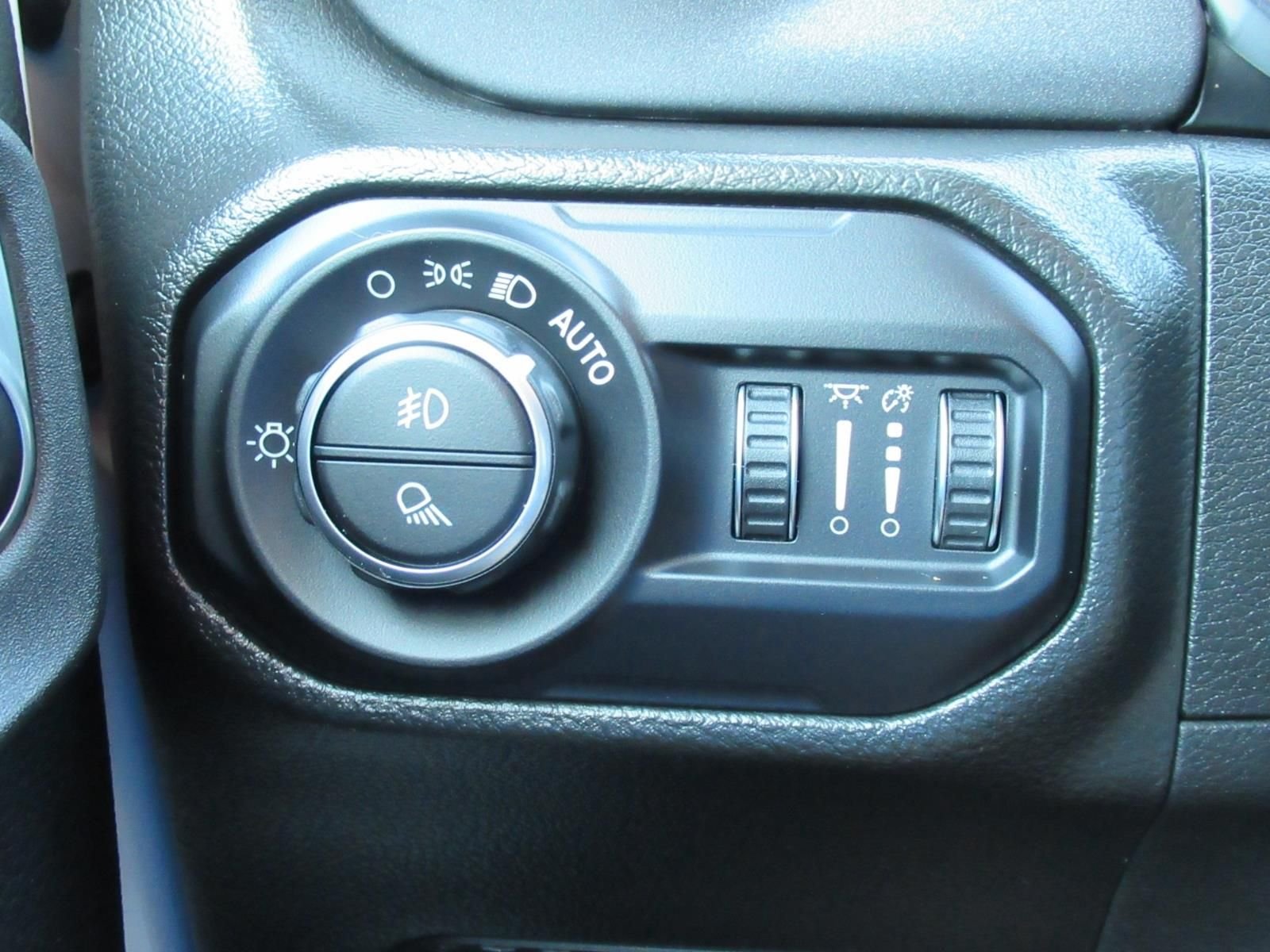 Used 2022 White Jeep Mojave image 25