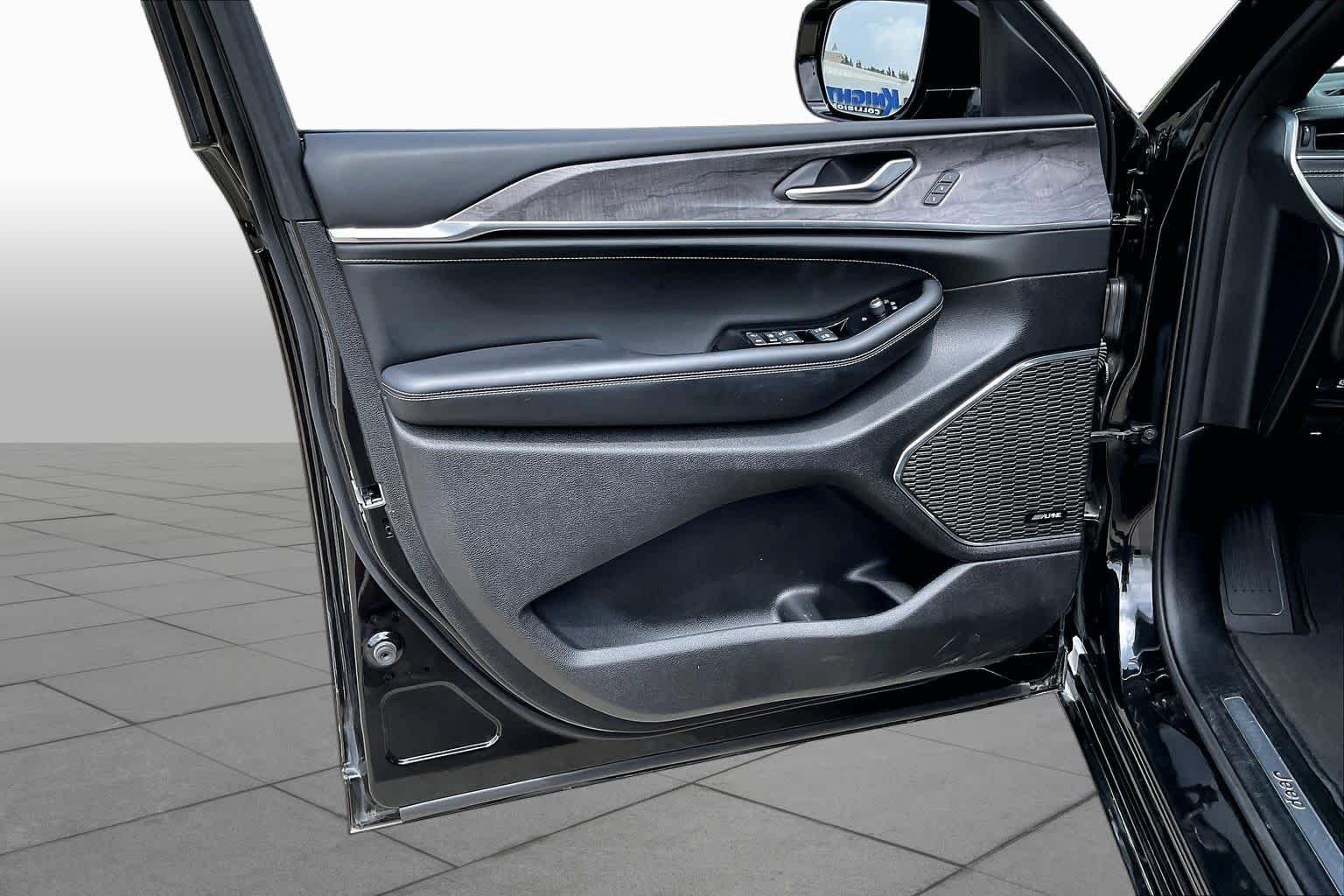 Used 2023 Diamond Black Crystal Pearlcoat Jeep Overland image 21