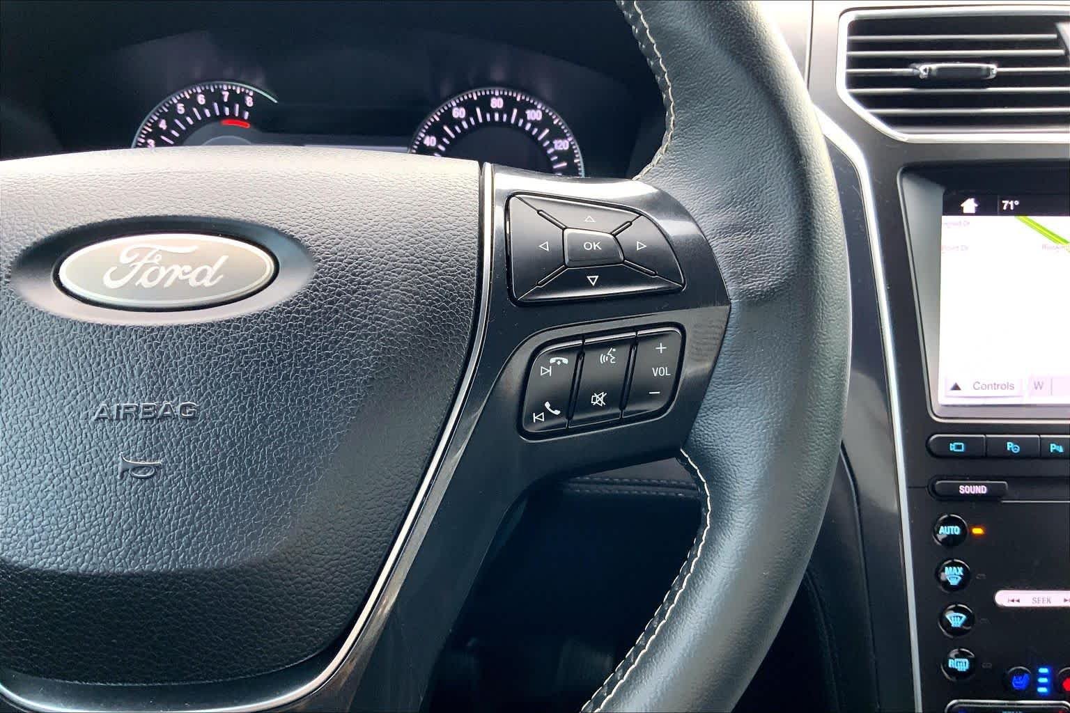 Used 2019 White Platinum Metallic Tri-Coat Ford Platinum image 25