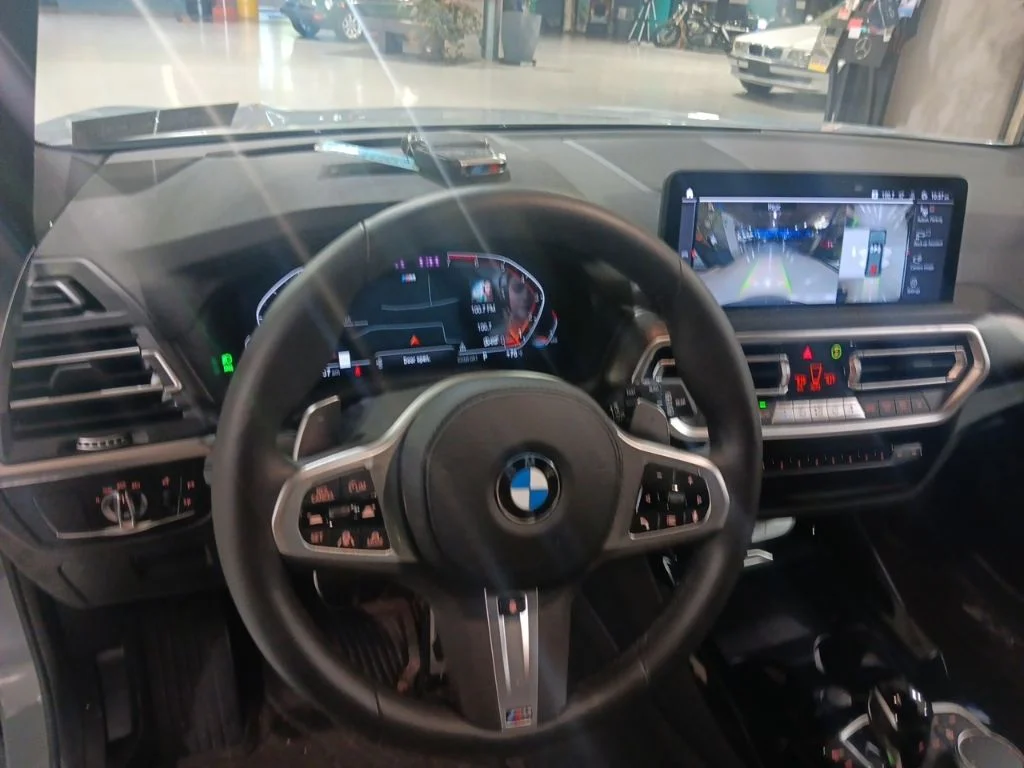 Used 2024 Gray BMW xDrive30i image 4