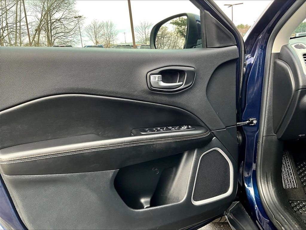Used 2021 Blue Jeep Latitude image 9