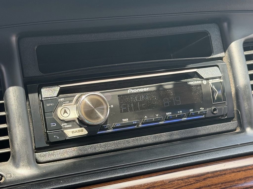 Used 2005 Silver Ford LX image 18