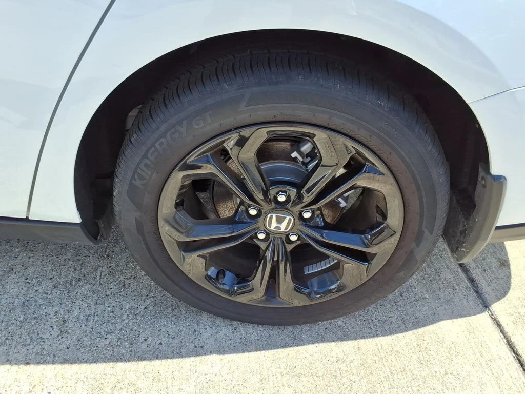 2025 Honda Accord SE - Photo 17