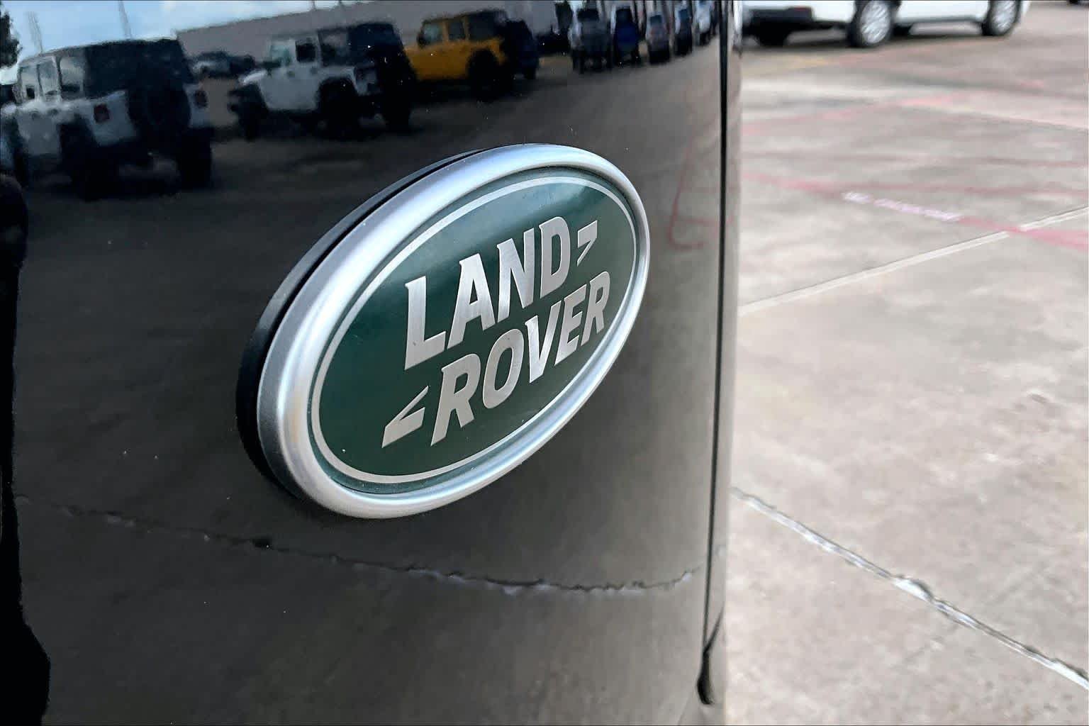 Used 2022 Santorini Black Metallic Land Rover R-Dynamic S image 10