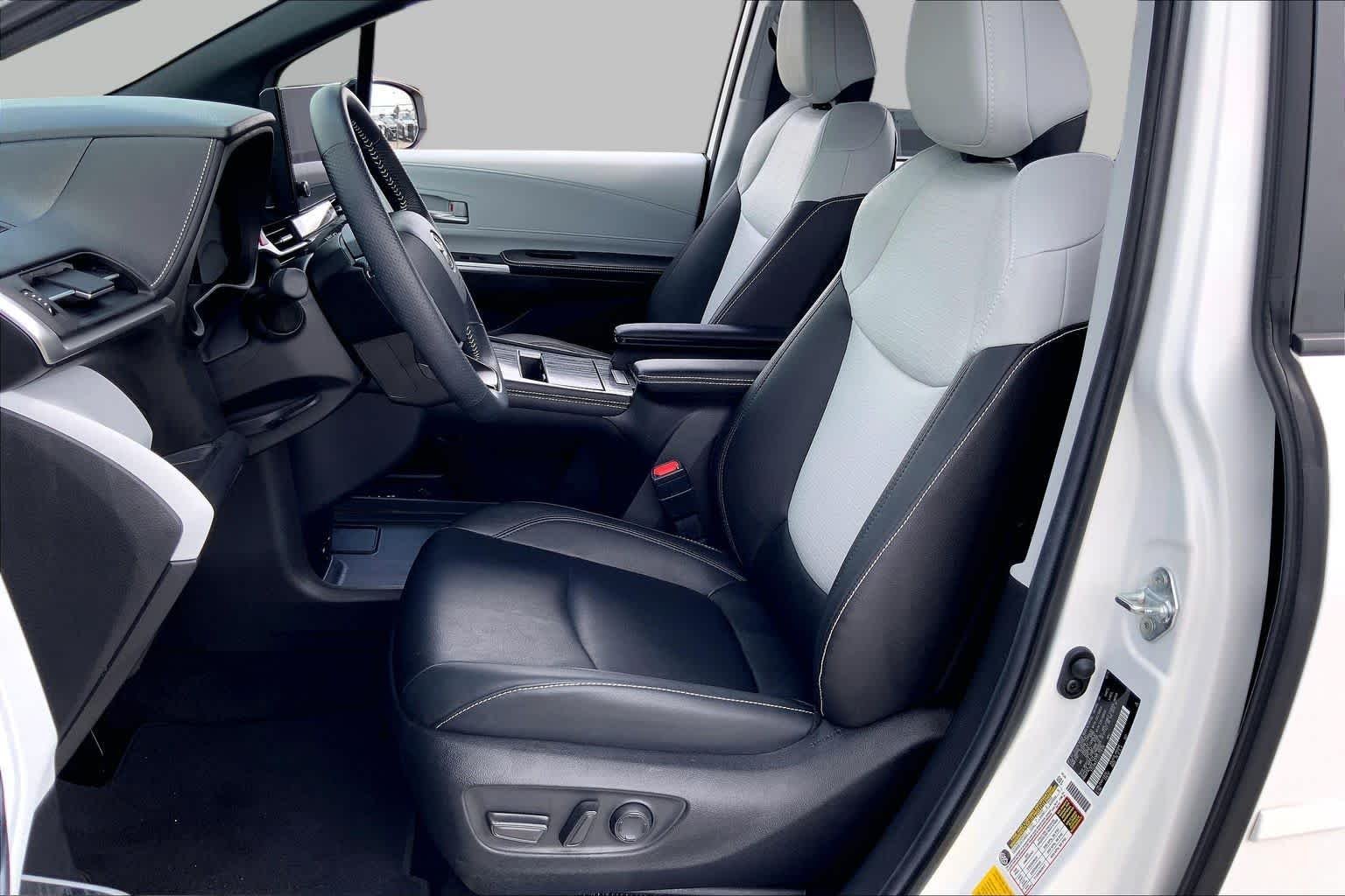 Used 2025 Ice Cap Toyota XSE image 8