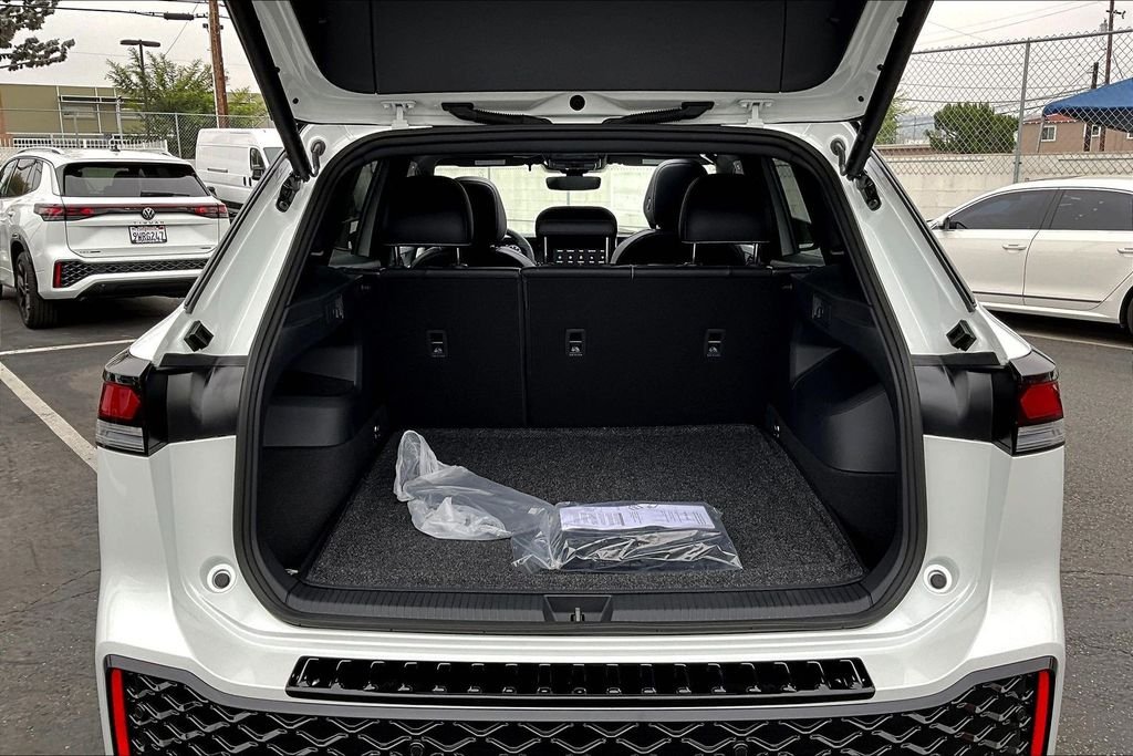 New 2026 White Volkswagen 2.0T SE R-Line Black image 26